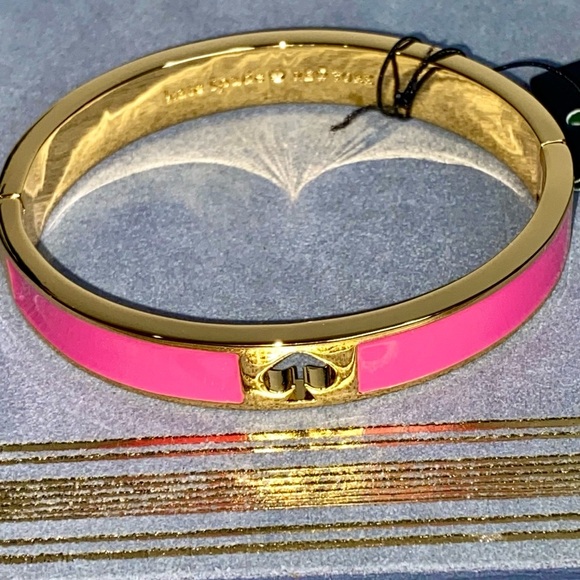 Kate Spade Pink Enamel Hole Punch Spade hinged bangle Bracelet - Picture 8 of 9